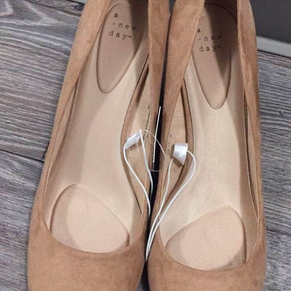 Woman’s heels size 12 - Picture 2 of 4